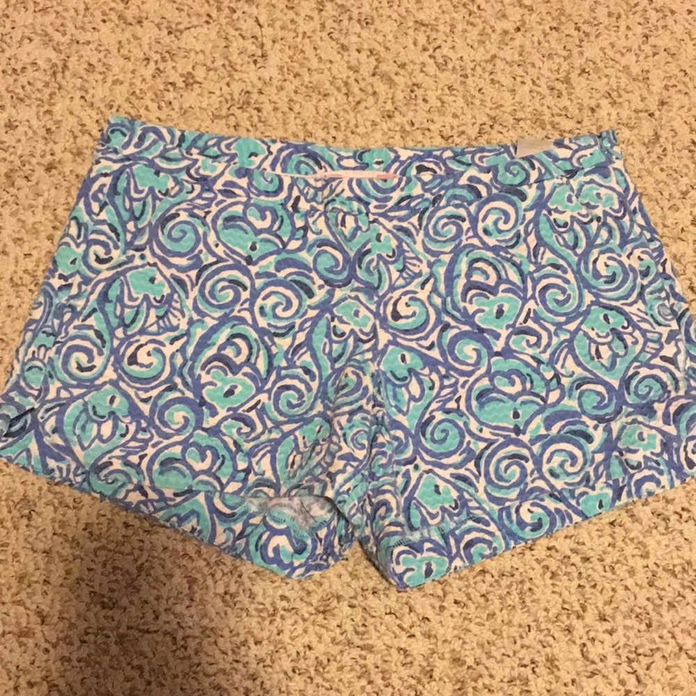 Lilly Pulitzer chasing tail Adie short